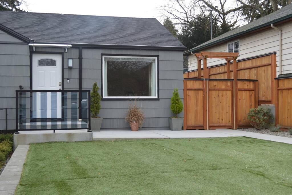 Cozy Crown Hill Carkeek W/3 Beds, Full Kitchen & Backyard In North Appartement Seattle