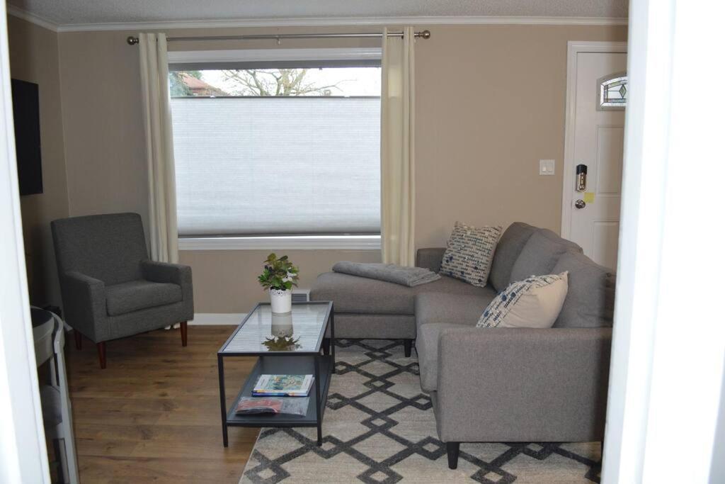 Cozy Crown Hill Carkeek W/3 Beds, Full Kitchen & Backyard In North Appartement *
