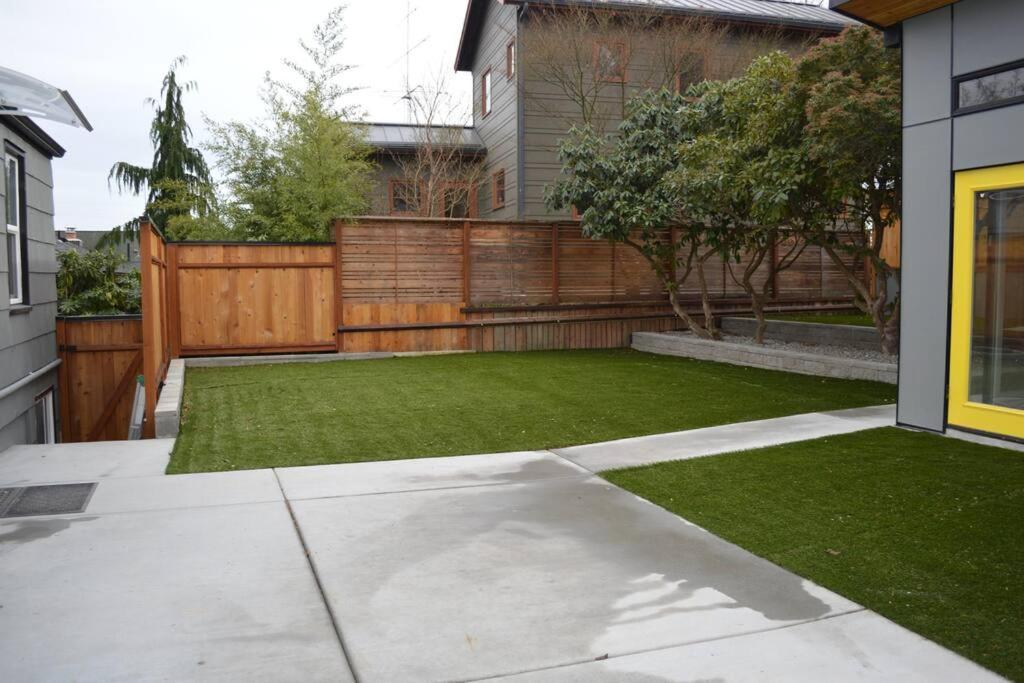 Cozy Crown Hill Carkeek W/3 Beds, Full Kitchen & Backyard In North Appartement